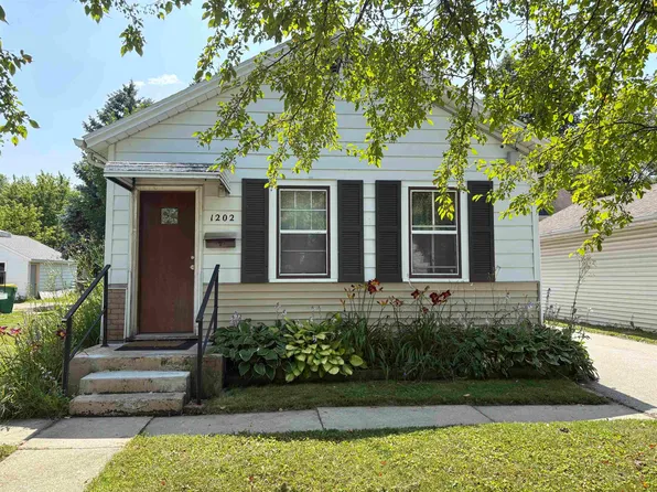 1202 Stuart St, Green Bay, WI 54301