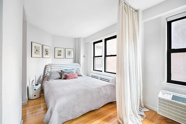 Sold by Triplemint | media 6