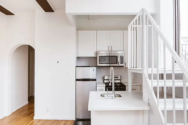 Rented by REAL New York | media 32