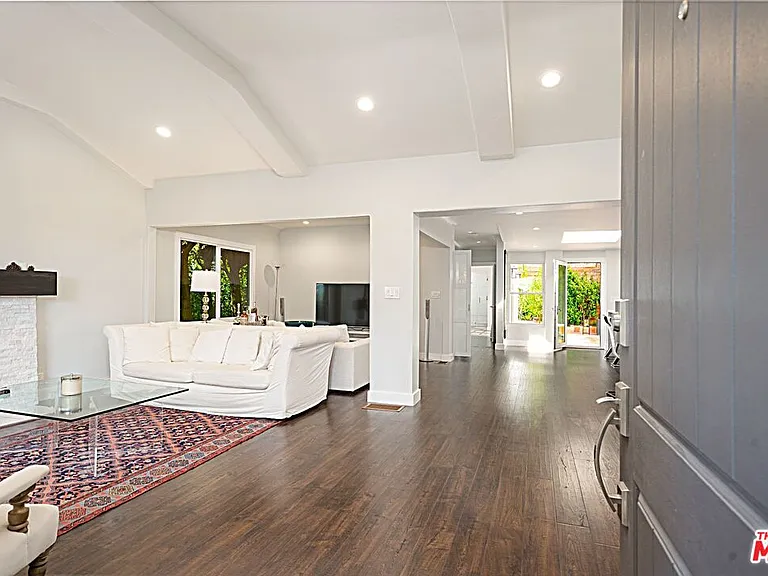 9023 Phyllis Ave — Photo 10