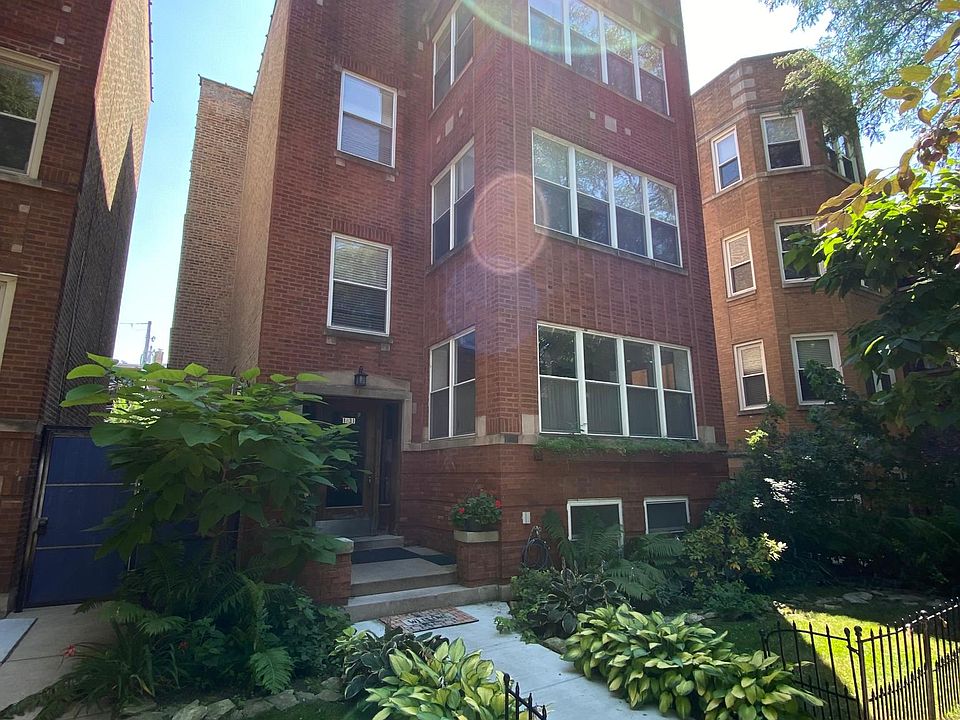 4 unit apartment building on quiet one way street