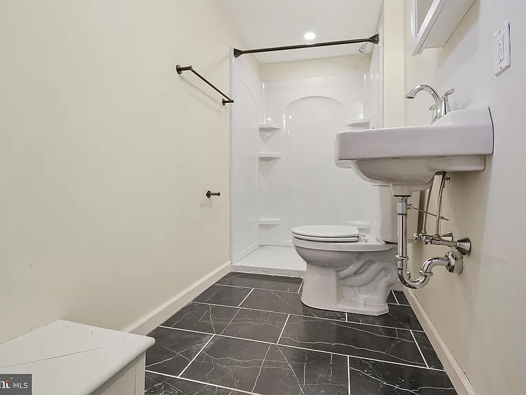 505 Stratford Rd — Photo 12