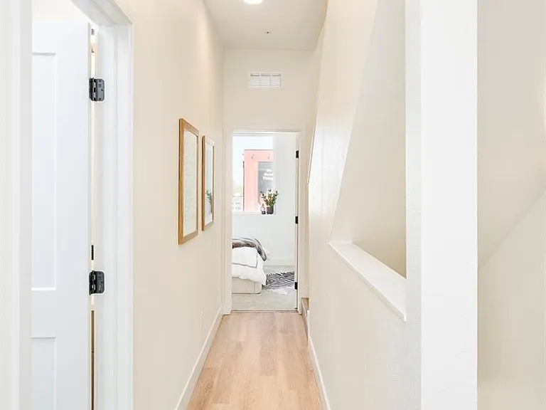 2105 S Galapago St #12 — Photo 22