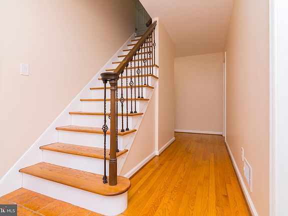 2nd image of 5 Pierson Dr