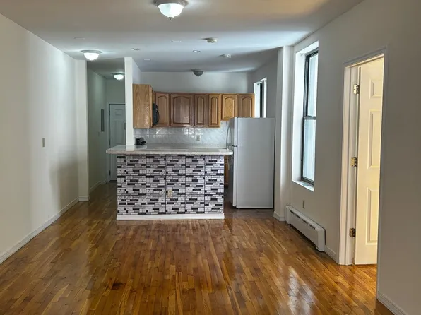 845 Blvd East image 2 of 19