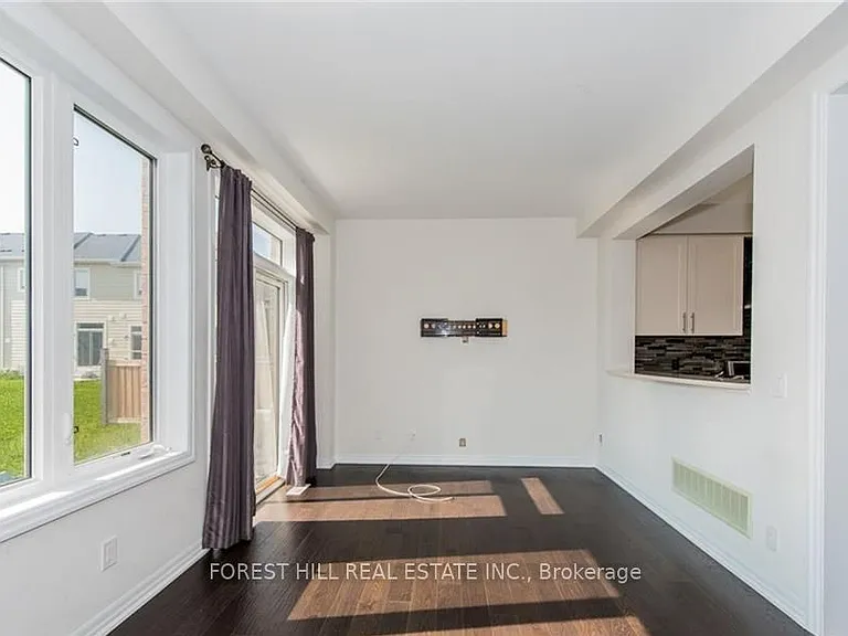 70 Hanson Cres — Photo 12