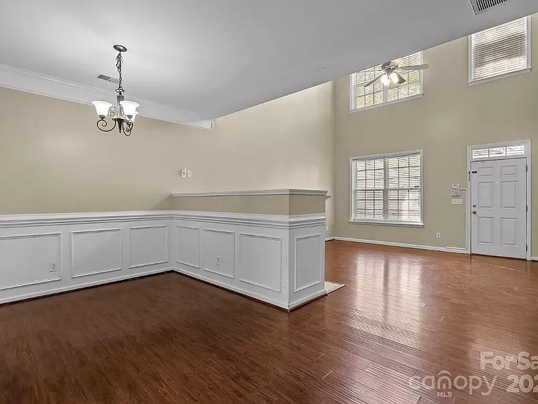 7607 Abigail Glen Dr — Photo 6