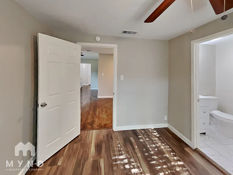 512 E University Ave — Photo 9