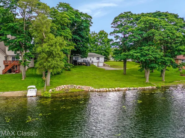 8939 Dixie Hwy, Clarkston, MI 48348