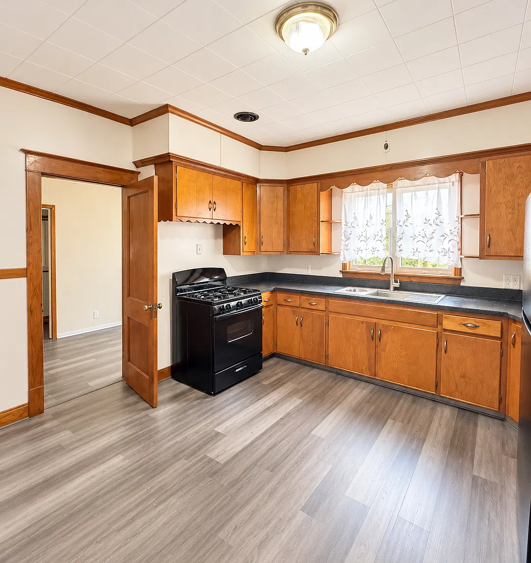 3 bed, $1,250 — Photo 2