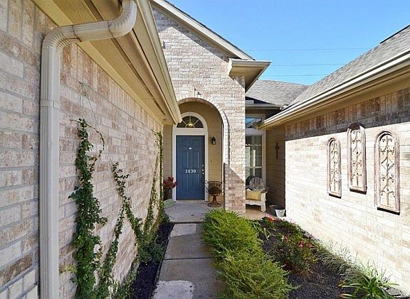 3rd image of 3839 Lauderwood Ln