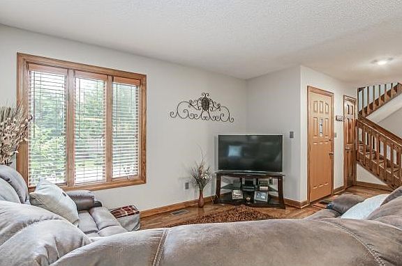 4th image of 304 Crestview Ct