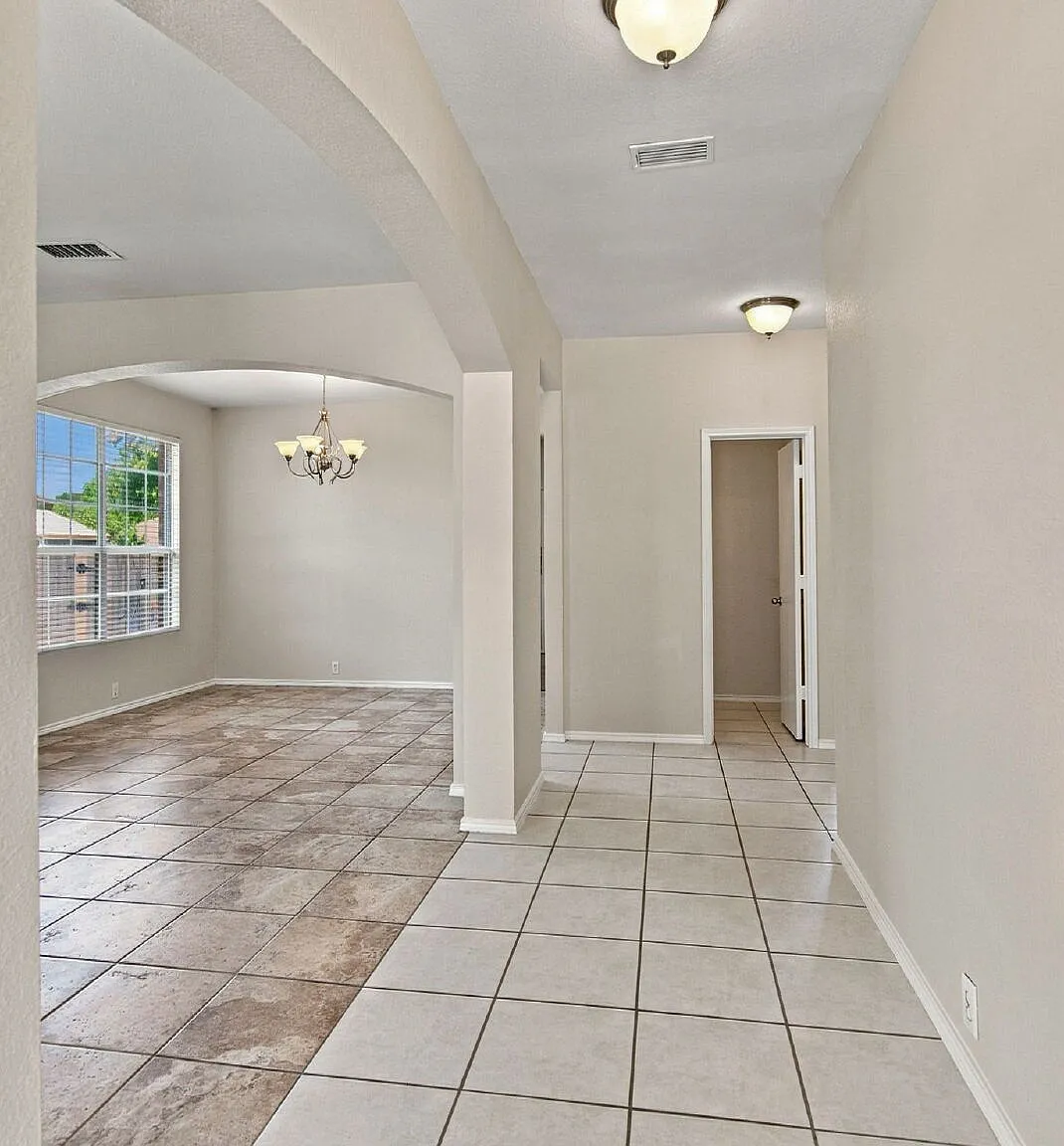 3 bed, 2.0 bath, 1949 sqft, $2,350 — Photo 4