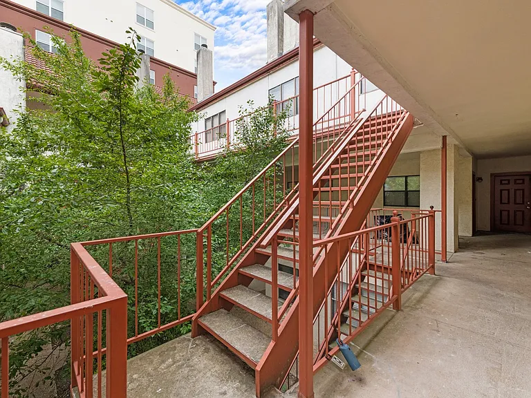 706 W 22nd St #202 — Photo 24