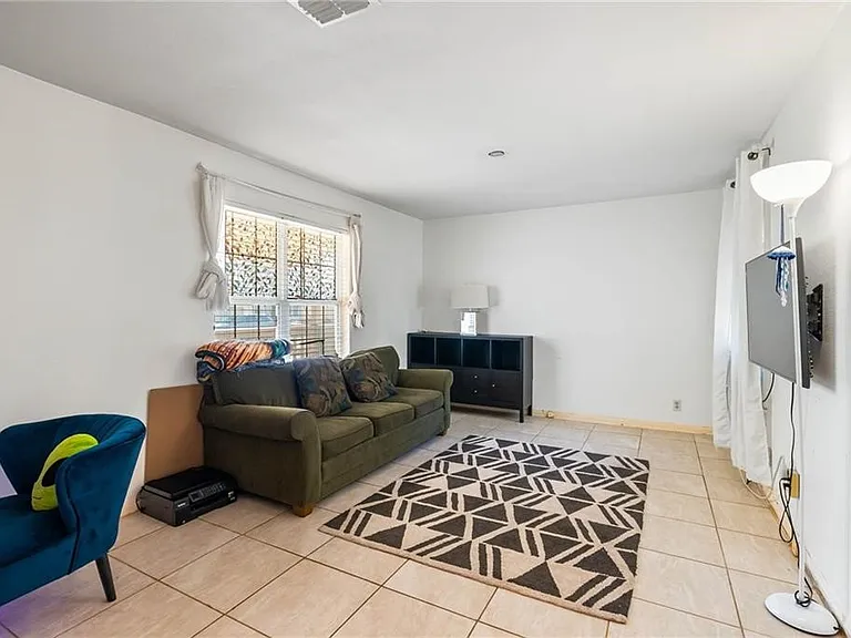 626 Caddo St — Photo 5