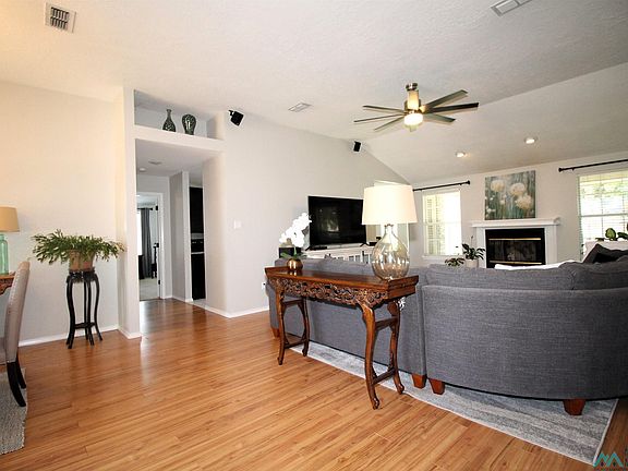 3rd image of 2709 Putnam Dr