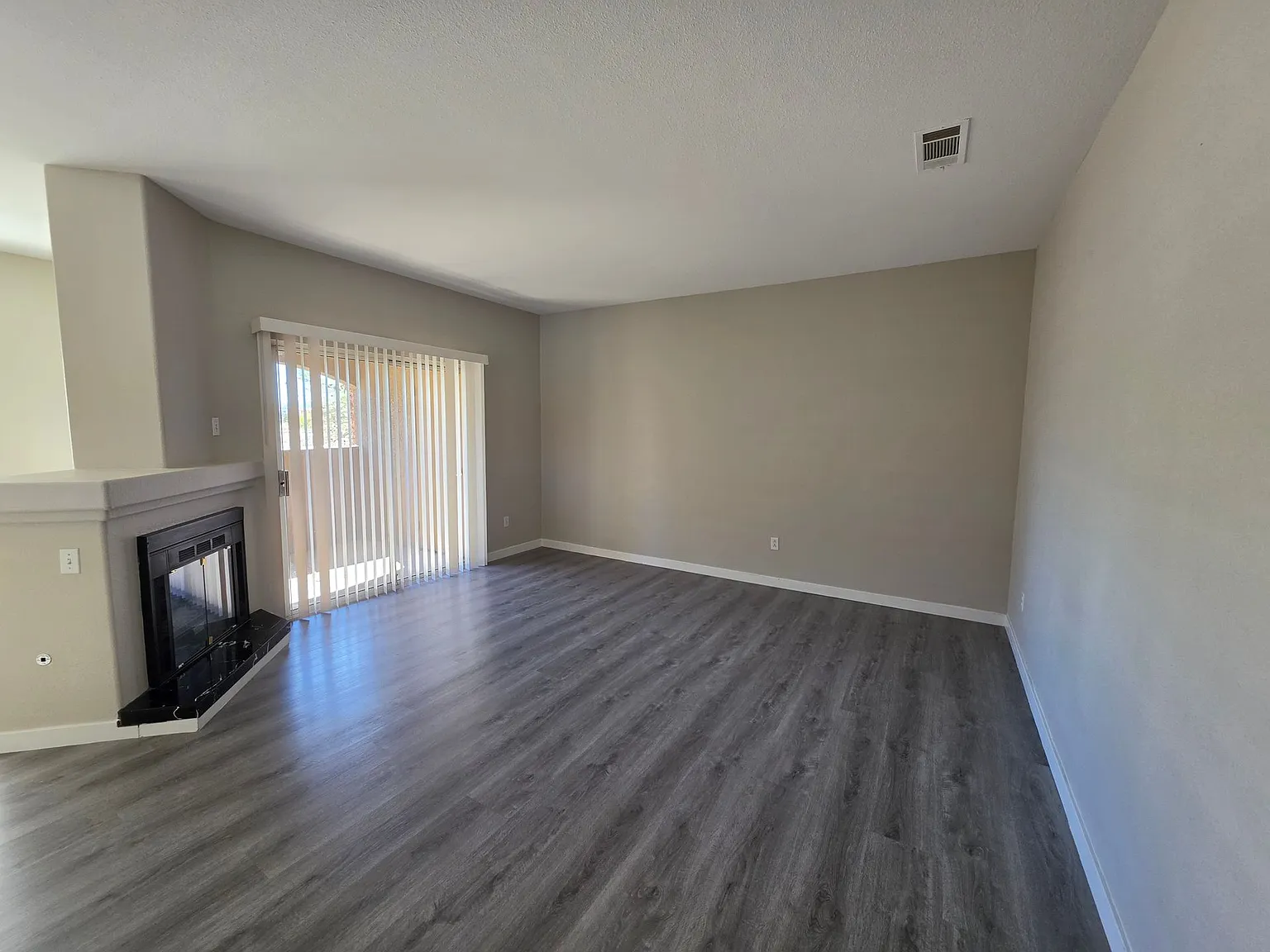 2nd Level Condo in Sedona off Las Vegas Blvd — Photo 4