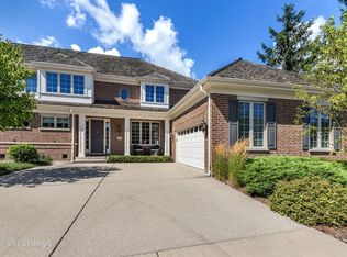 2116 Royal Ridge Dr, Northbrook, IL 60062