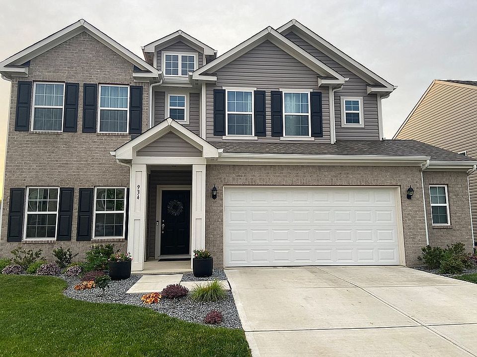 1st image of 934 Sand Walk Ln