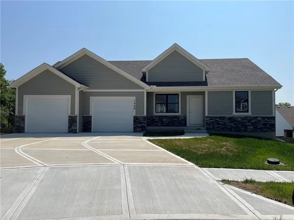 1409 Lee Cir, Smithville, MO 64089