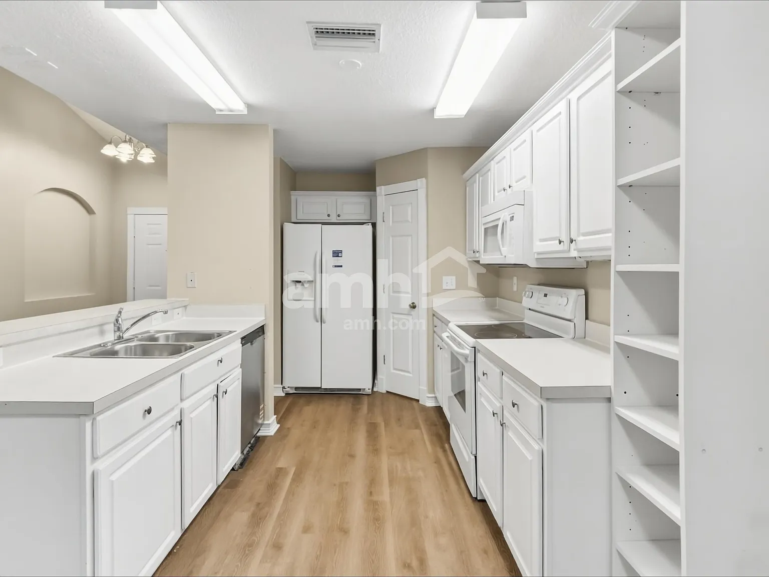 4 bed, 2.0 bath, 1601 sqft, $2,390 — Photo 4
