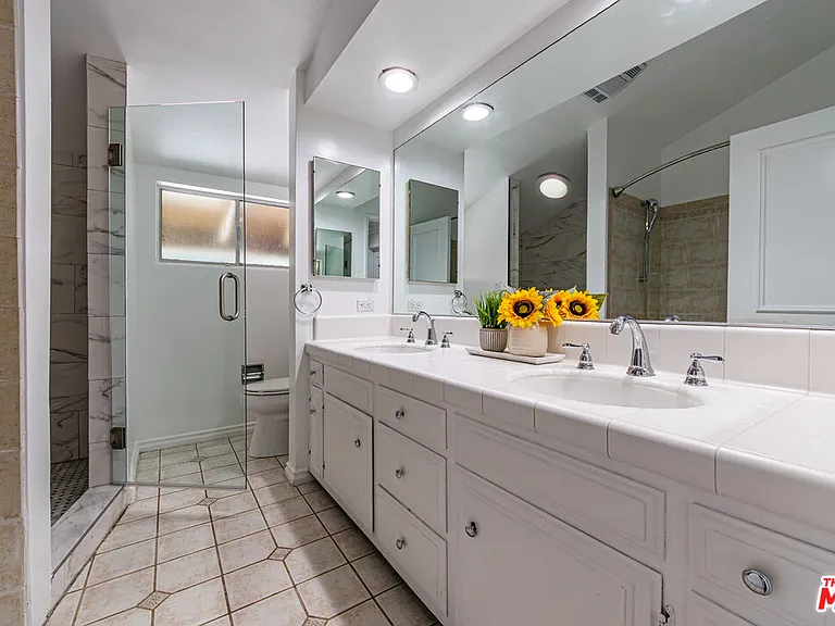 18022 Lake Encino Dr — Photo 24