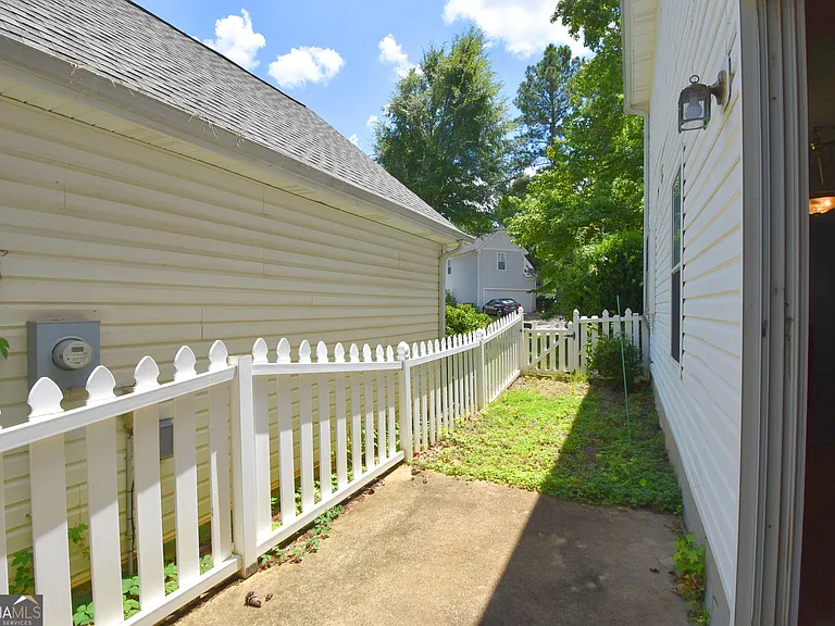 147 S Fairfield Dr — Photo 32