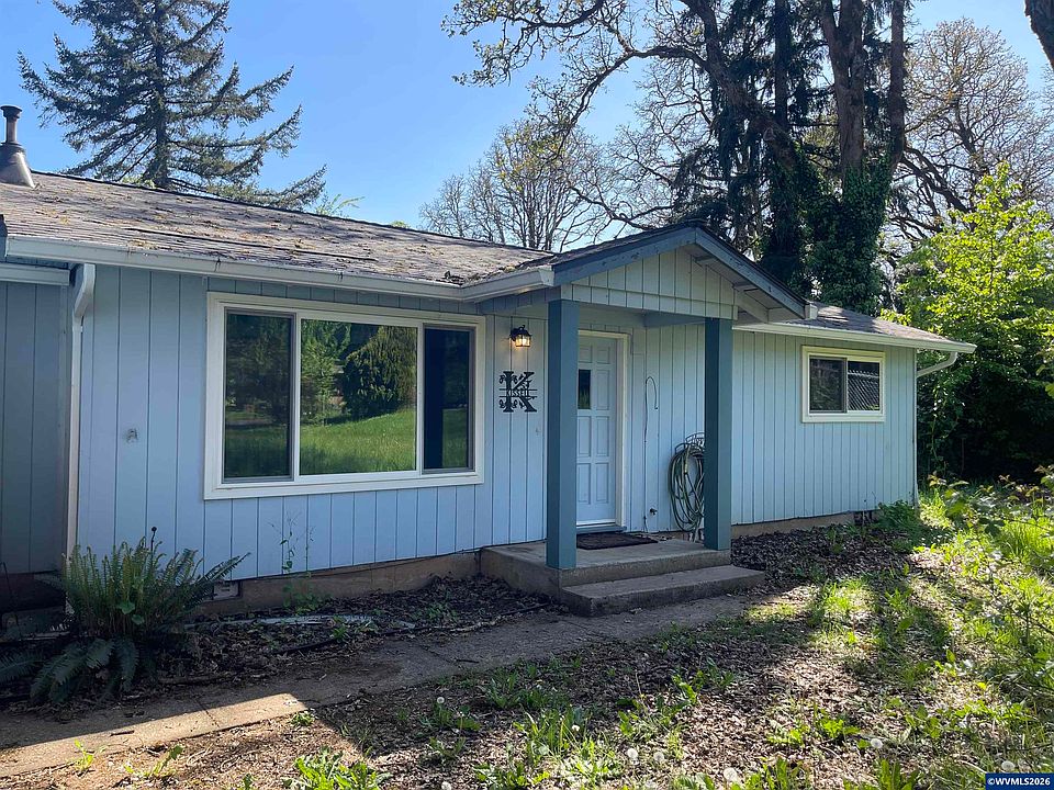 1st image of 321 NW Willamina Dr