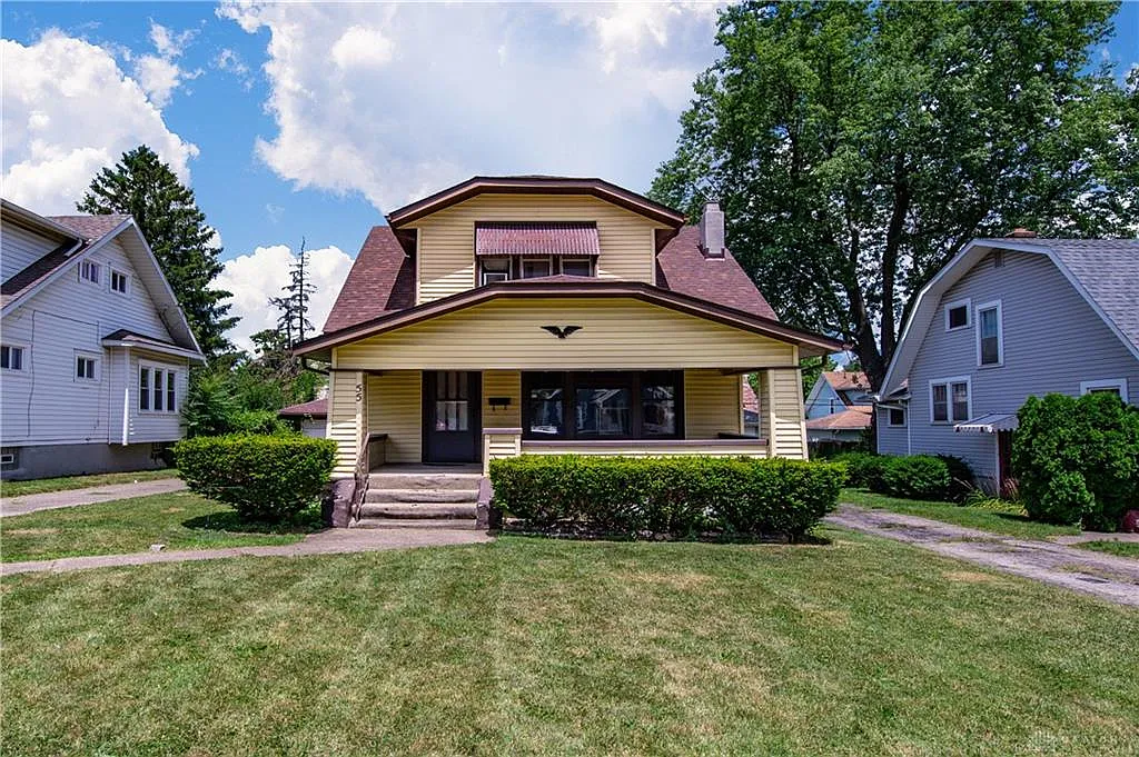 55 Sandhurst Dr photo 1