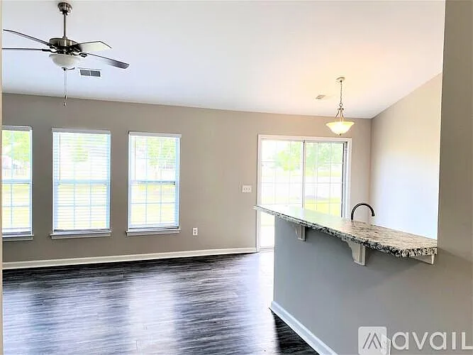 3 bed, 2.0 bath, 1127 sqft, $1,650 — Photo 4
