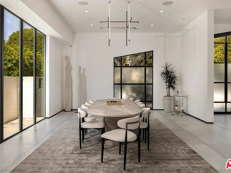 621 N Rodeo Dr — Photo 8