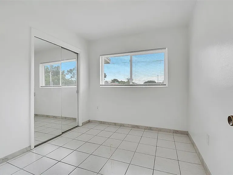 1040 San Luis Dr — Photo 25