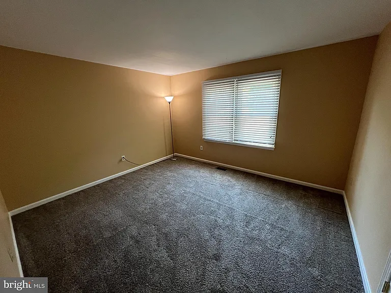 7 S Pointe Ln — Photo 14