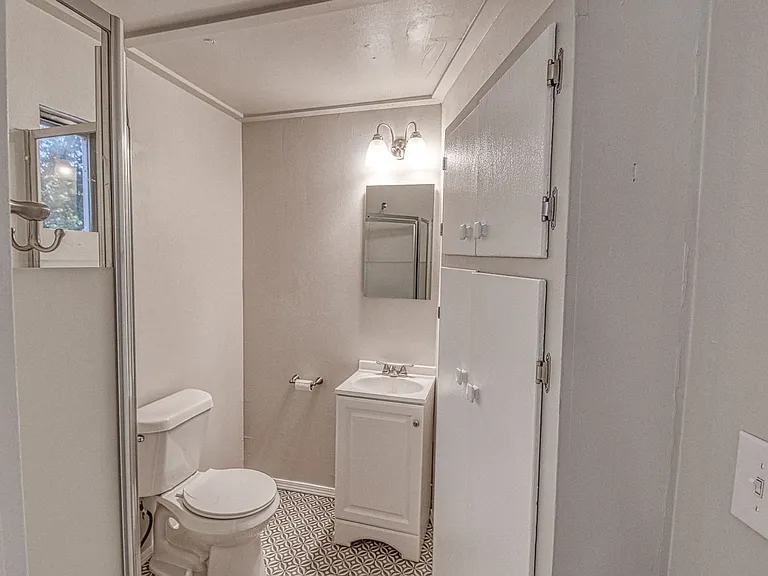 464 College Ave — Photo 7
