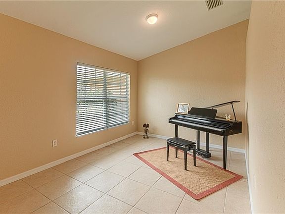 4th image of 2446 Saybrook Ave