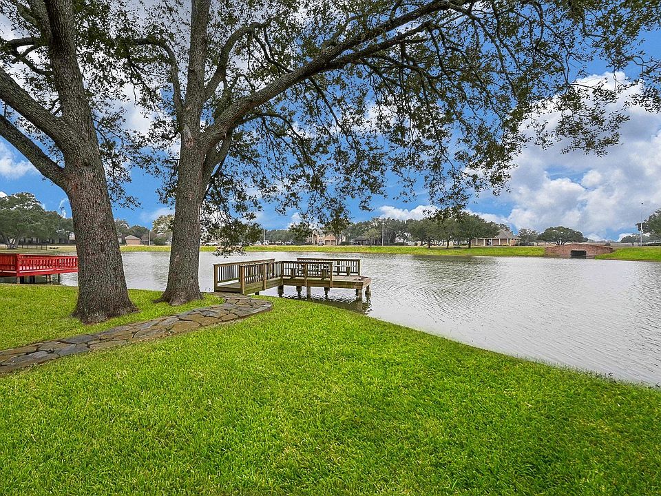 1st image of 18 Crest Gate