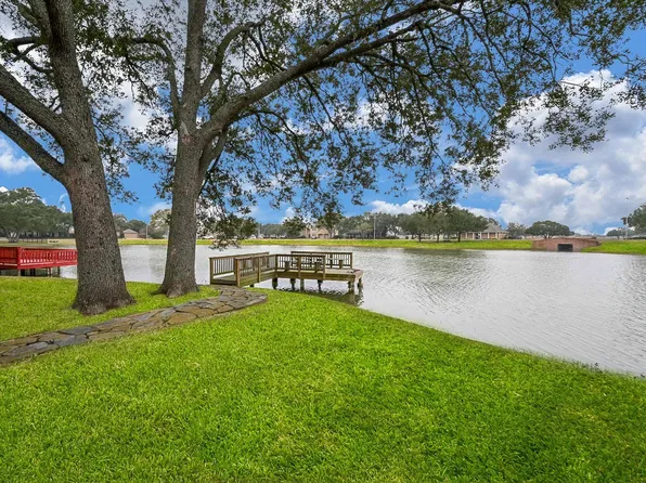 18 Crest Gate, Houston, TX 77082