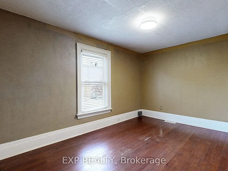 15 Colborne St E — Photo 17