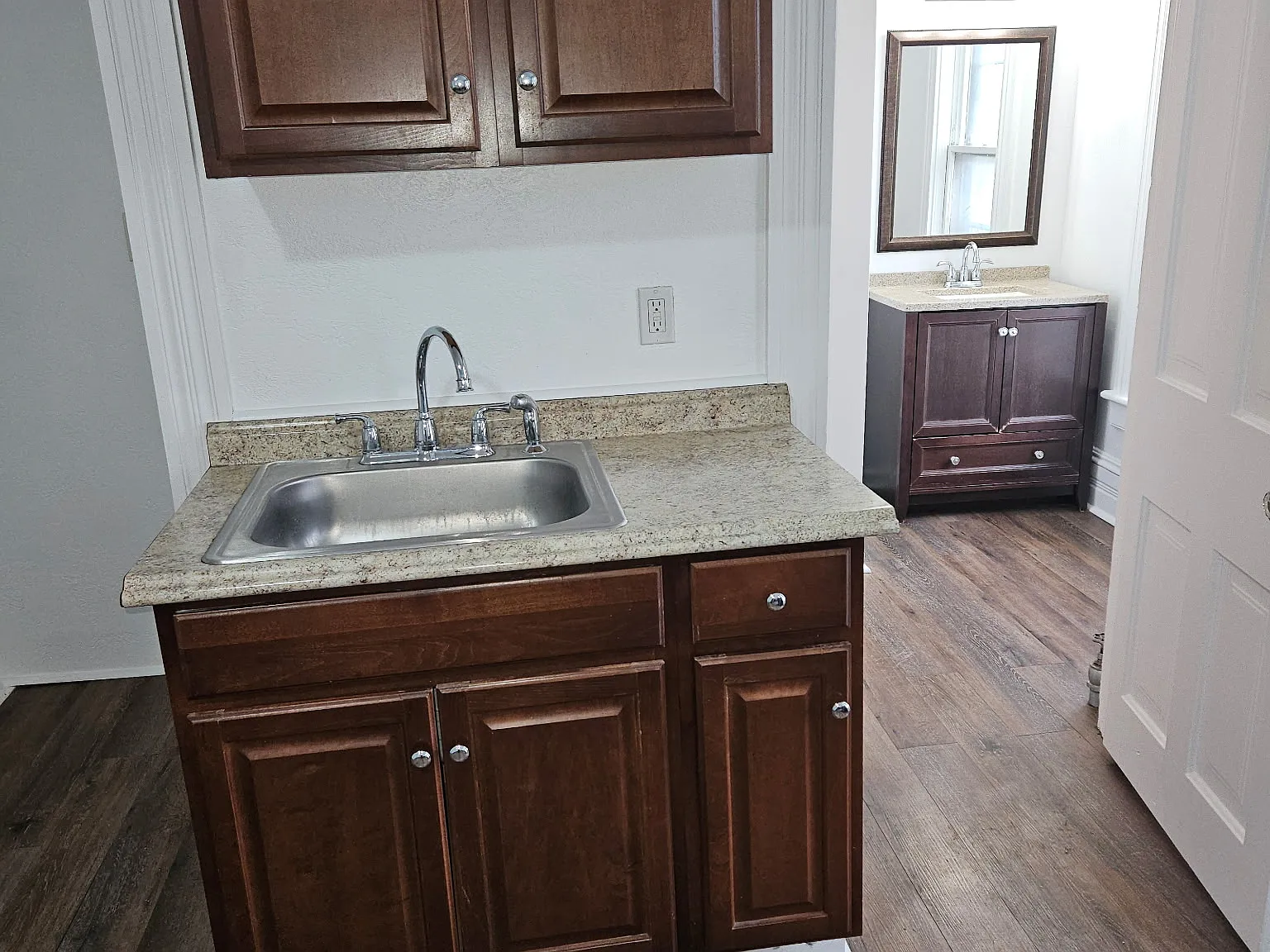1 bed, 700 sqft, $950 — Photo 3
