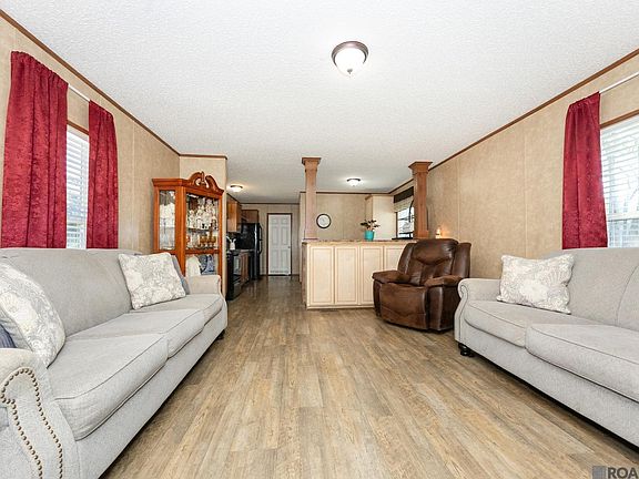 3rd image of 18014 Beechwood Rd