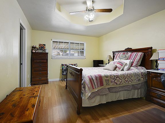 4th image of 14317 Parkview Dr