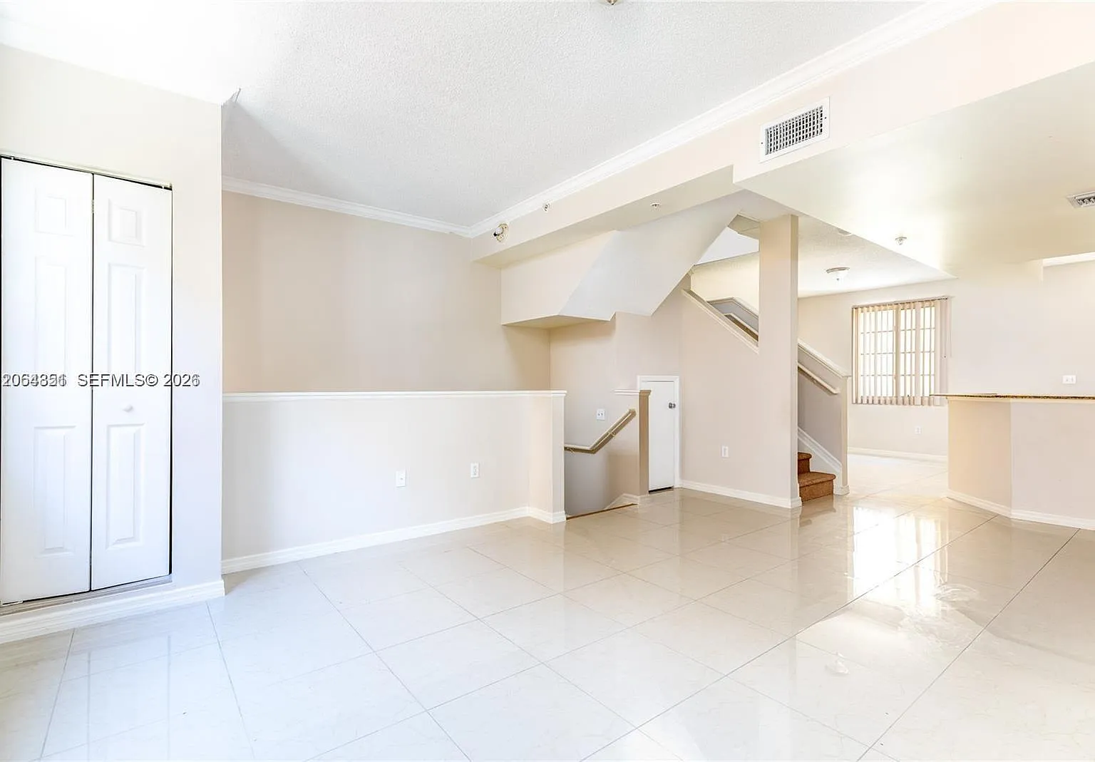 $3,200 2845 NE 185th St #906 — Photo 1