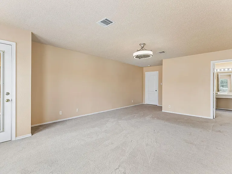 1300 Chalk Ln — Photo 21