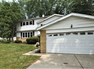 614 71st St, Darien, IL 60561