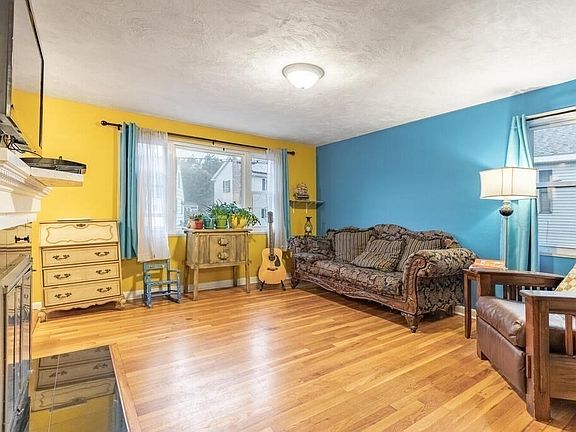 3rd image of 15 Bertuccio Ave