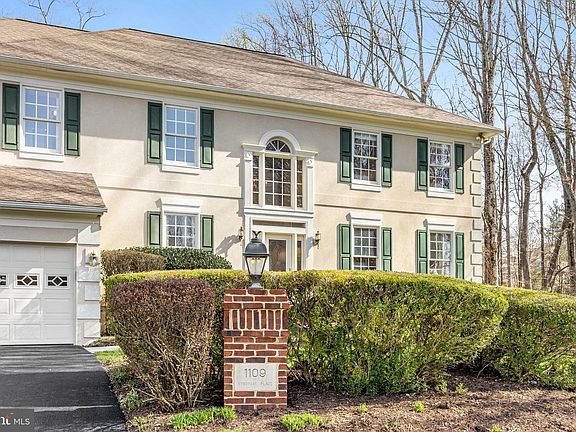 3rd image of 1109 Arboroak Pl