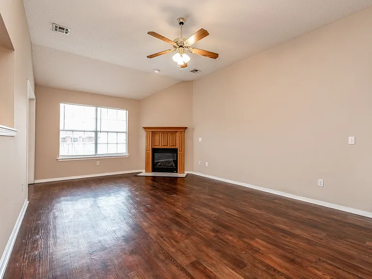3909 SW Cherry Rd — Photo 2
