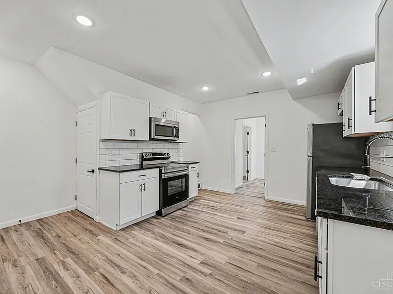 270 Wortman St — Photo 5