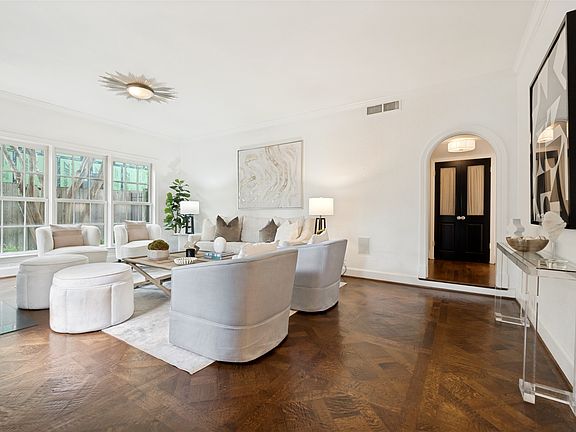 4th image of 4557 Lorraine Ave
