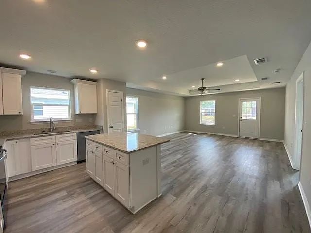 2880 N 24th Ave — Photo 4